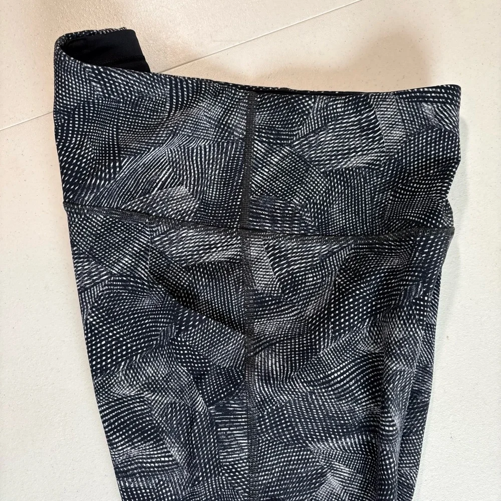 Lululemon Wunder Under Crop 8 Full On Luxtreme Black White Camo Yoga Pant - Picture 7 of 13